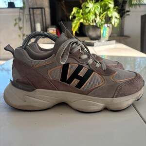 Vintage Havana Blush Logo Running Sneakers Size 8.5